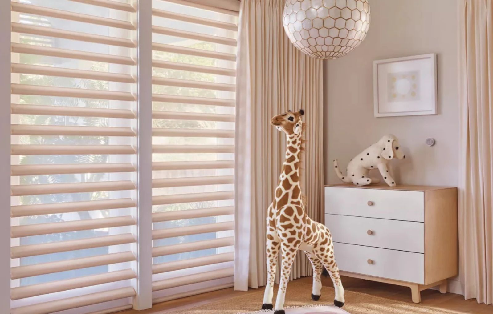Explore how Pirouette® shades can be used in a kid's room